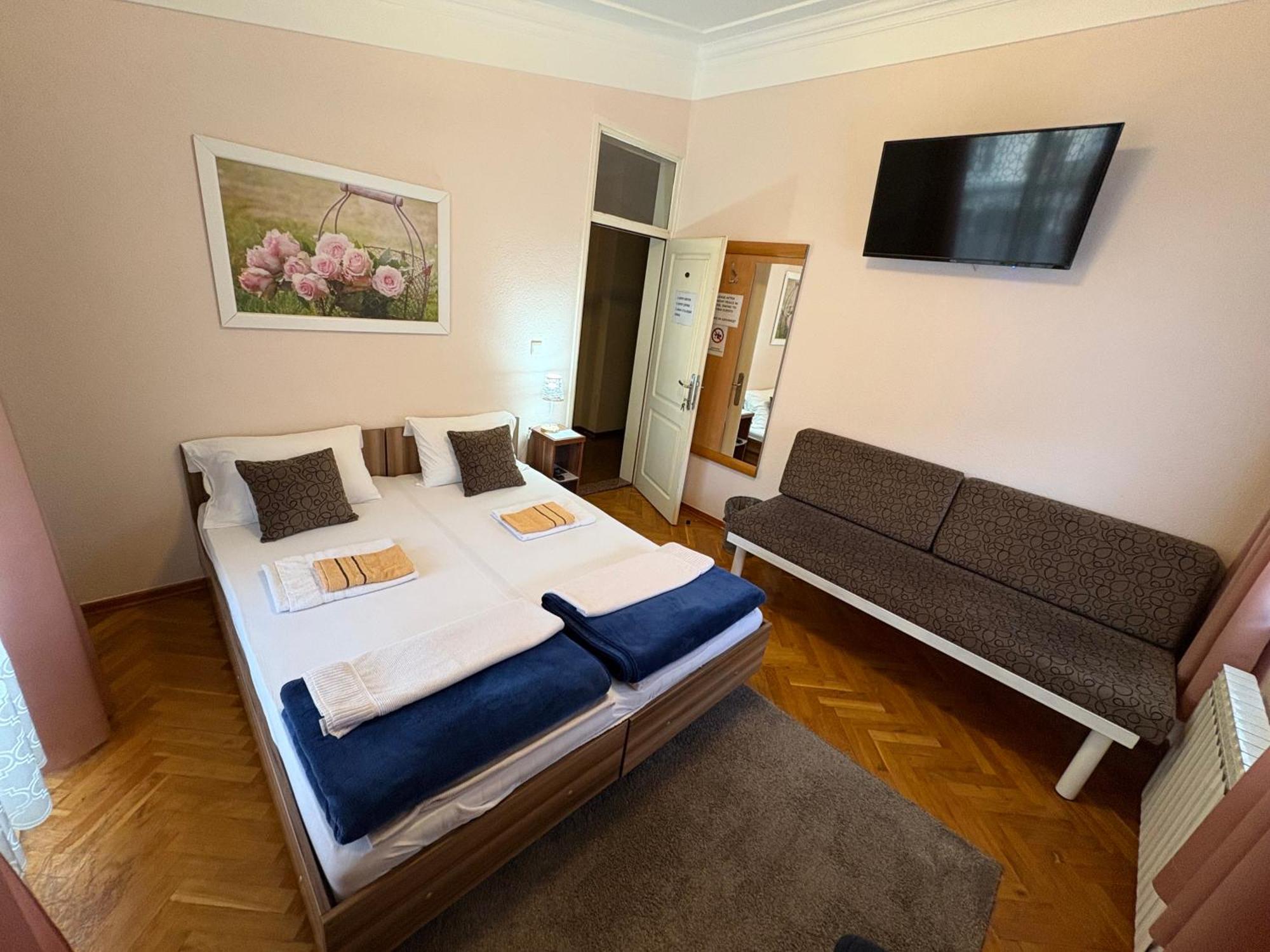 Hostel Dino Mostar Bagian luar foto