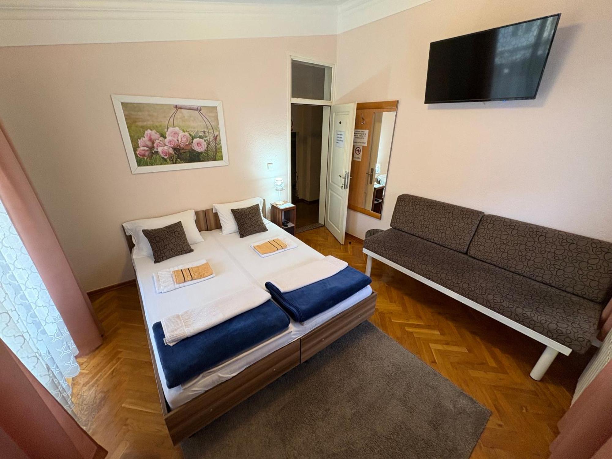 Hostel Dino Mostar Bagian luar foto